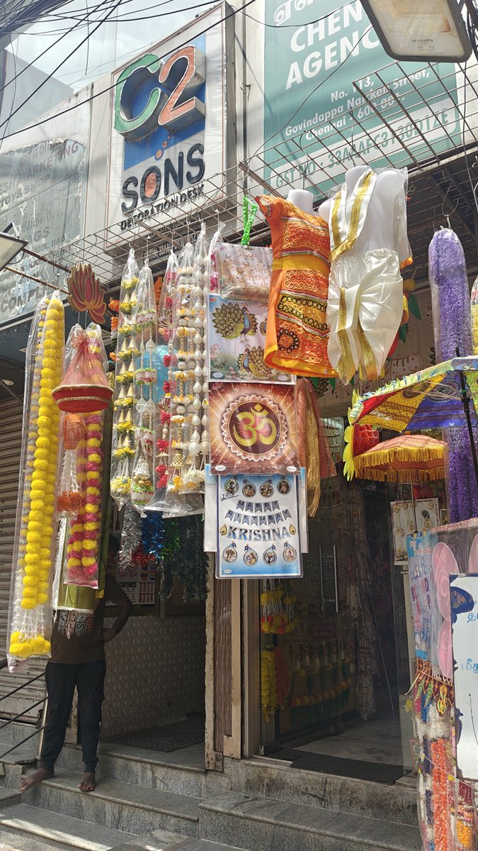 C2 Sons Decoration Desk Front Store in Parrys